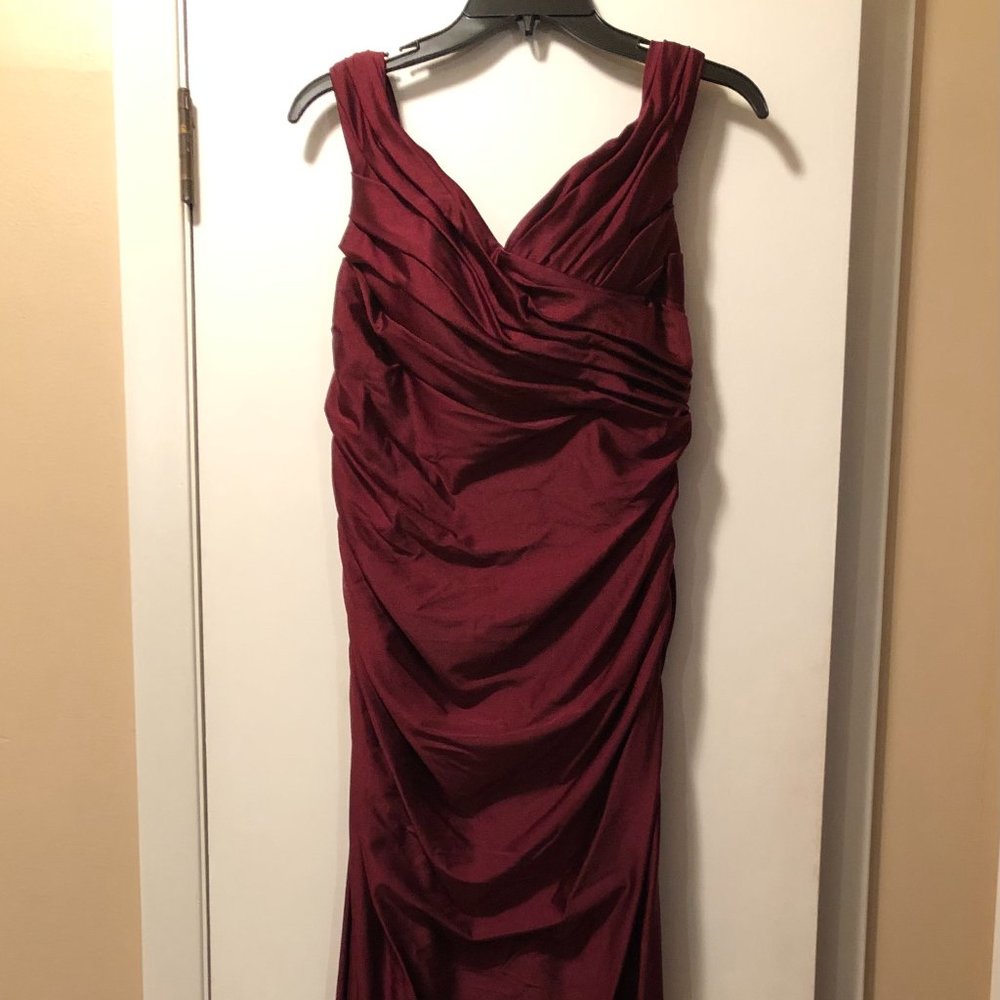 LA FEMME Burgundy Wine Full Length Formal Gown - Size 14